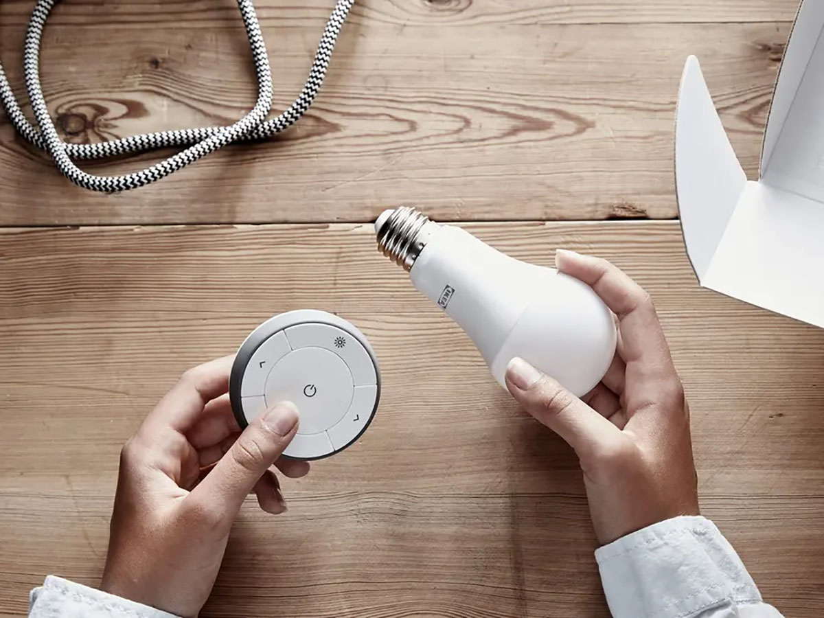 IKEA uses Zigbee Touchlink technology to control light bulbs via their remotes
