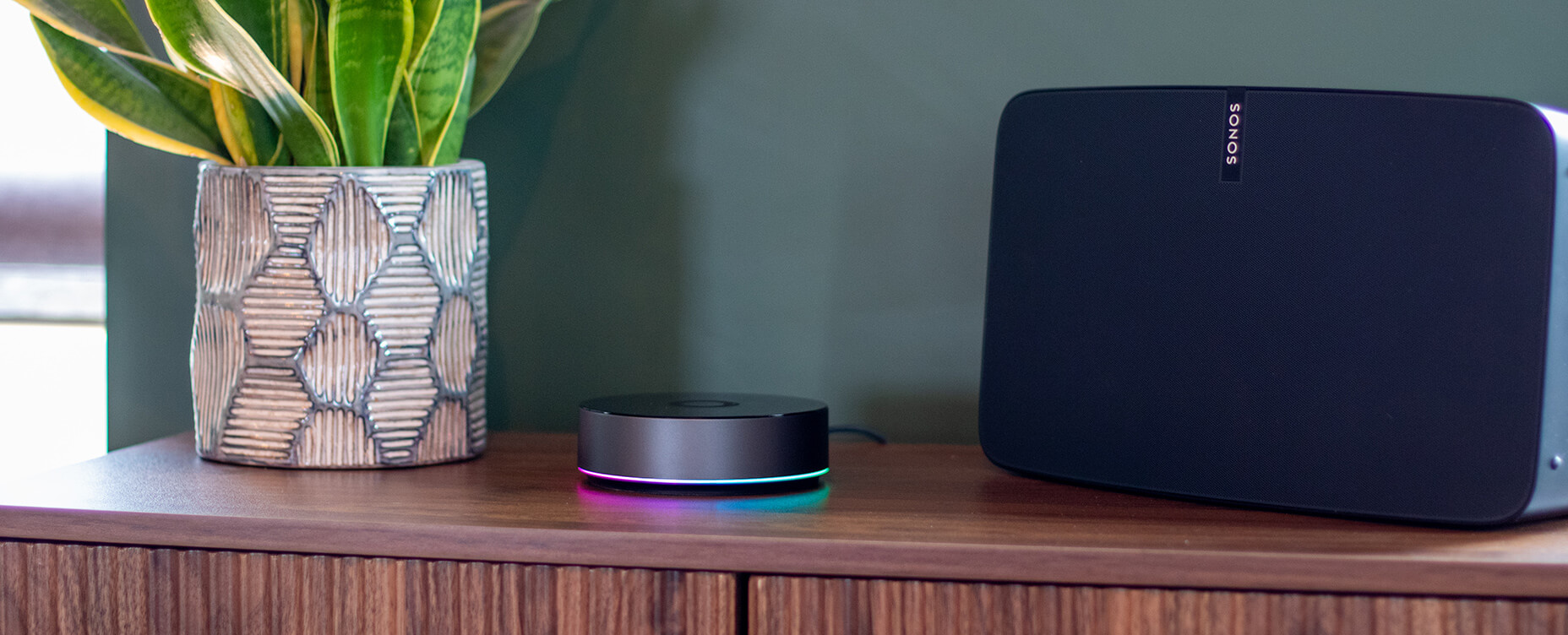 Homey Pro next to smart speaker