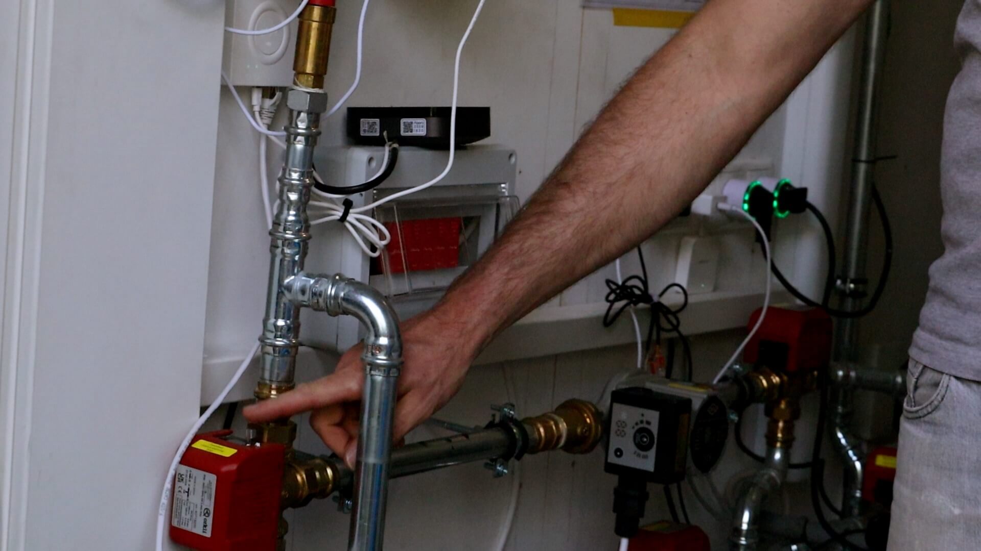 Jeroen adjusting valves and pipes in the pool’s technical room
